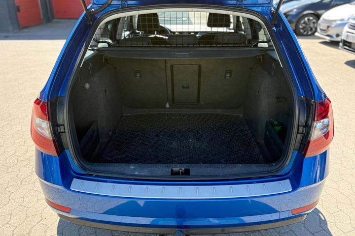Blå Skoda Octavia fra 2020