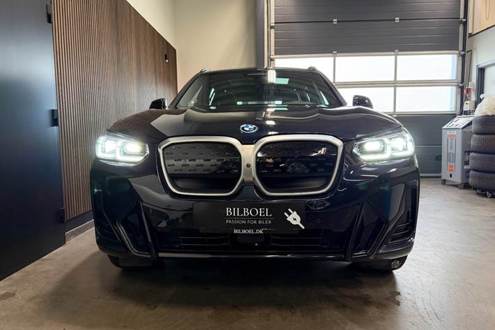 Sort BMW iX3 fra 2022