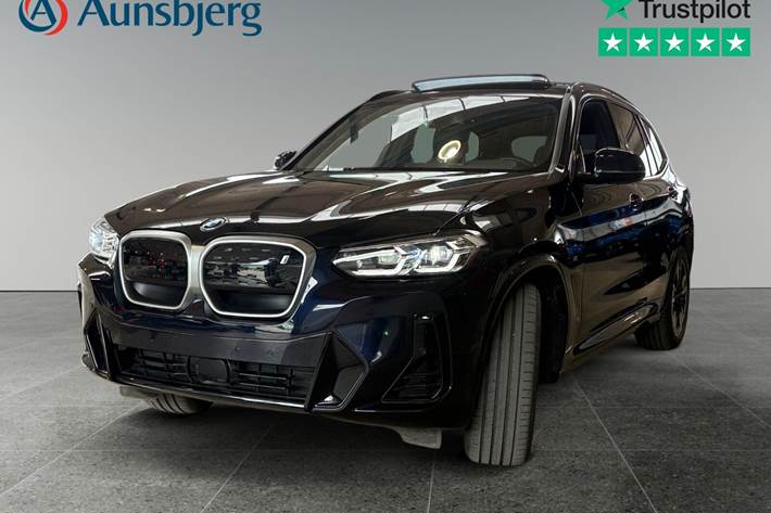 Blå BMW iX3 fra 2023