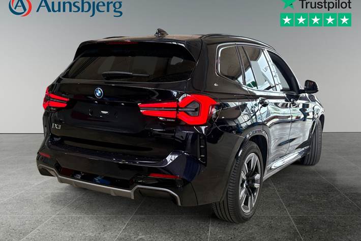 Blå BMW iX3 fra 2023