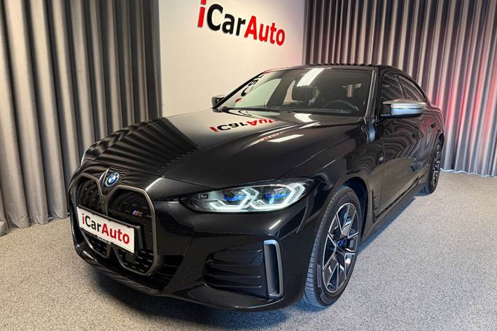 Sort BMW i4 fra 2022 set udefra