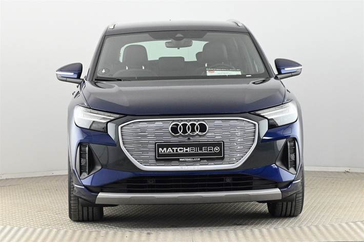 Blå Audi Q4 fra 2023