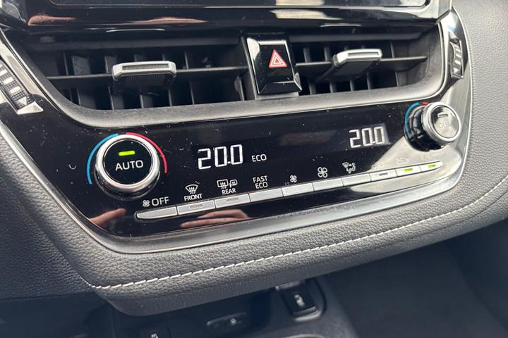 Sølv Toyota Corolla fra 2020
