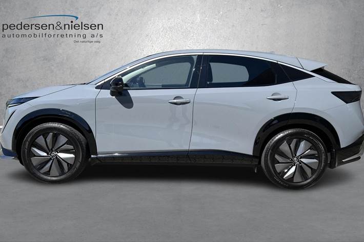 Grå Nissan Ariya fra 2026