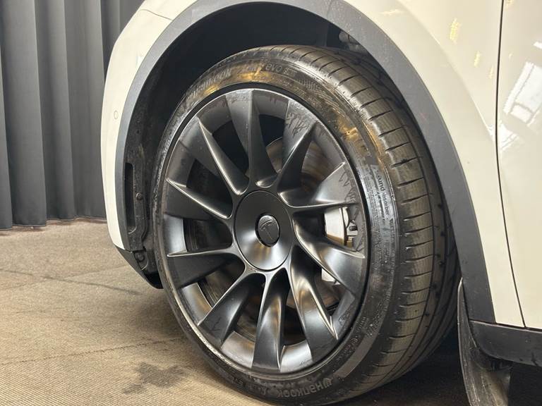 Tesla Model Y EL Long Range AWD 514HK 5d Aut.