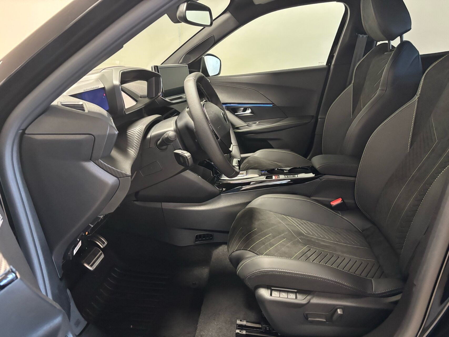Sort Peugeot e-2008 fra 2026