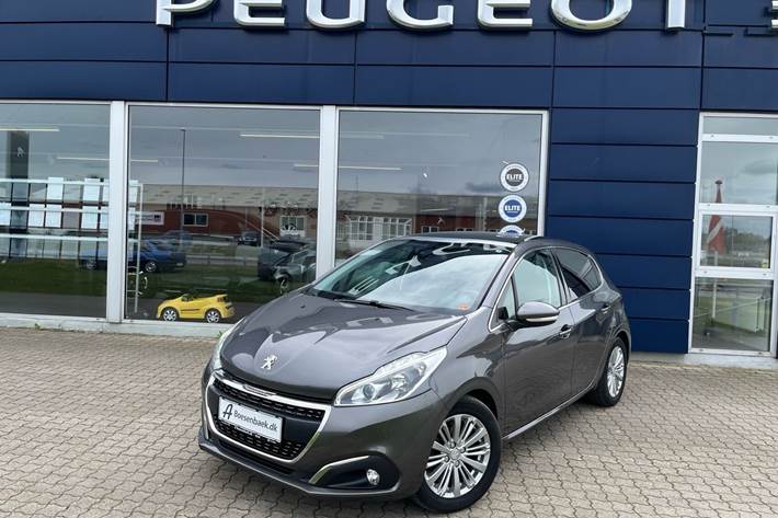 Grå Peugeot 208 fra 2019