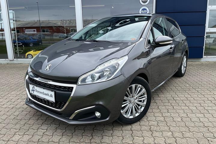 Grå Peugeot 208 fra 2019