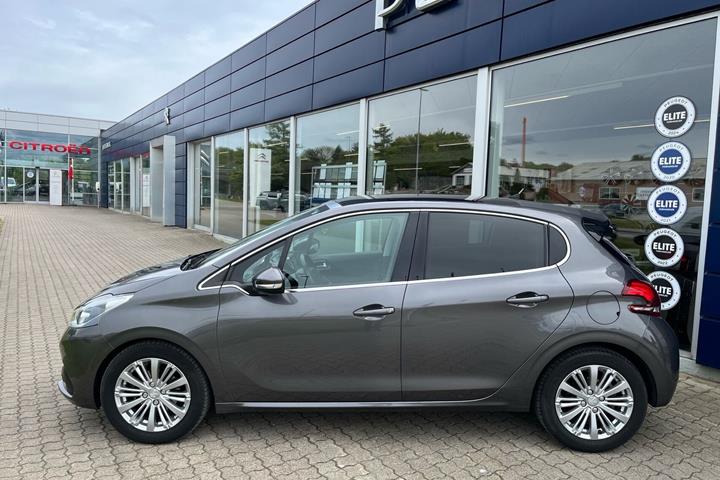 Grå Peugeot 208 fra 2019