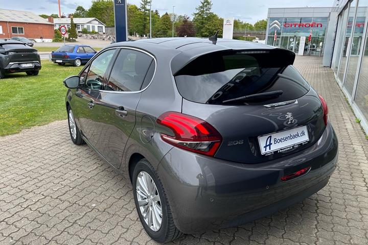 Grå Peugeot 208 fra 2019
