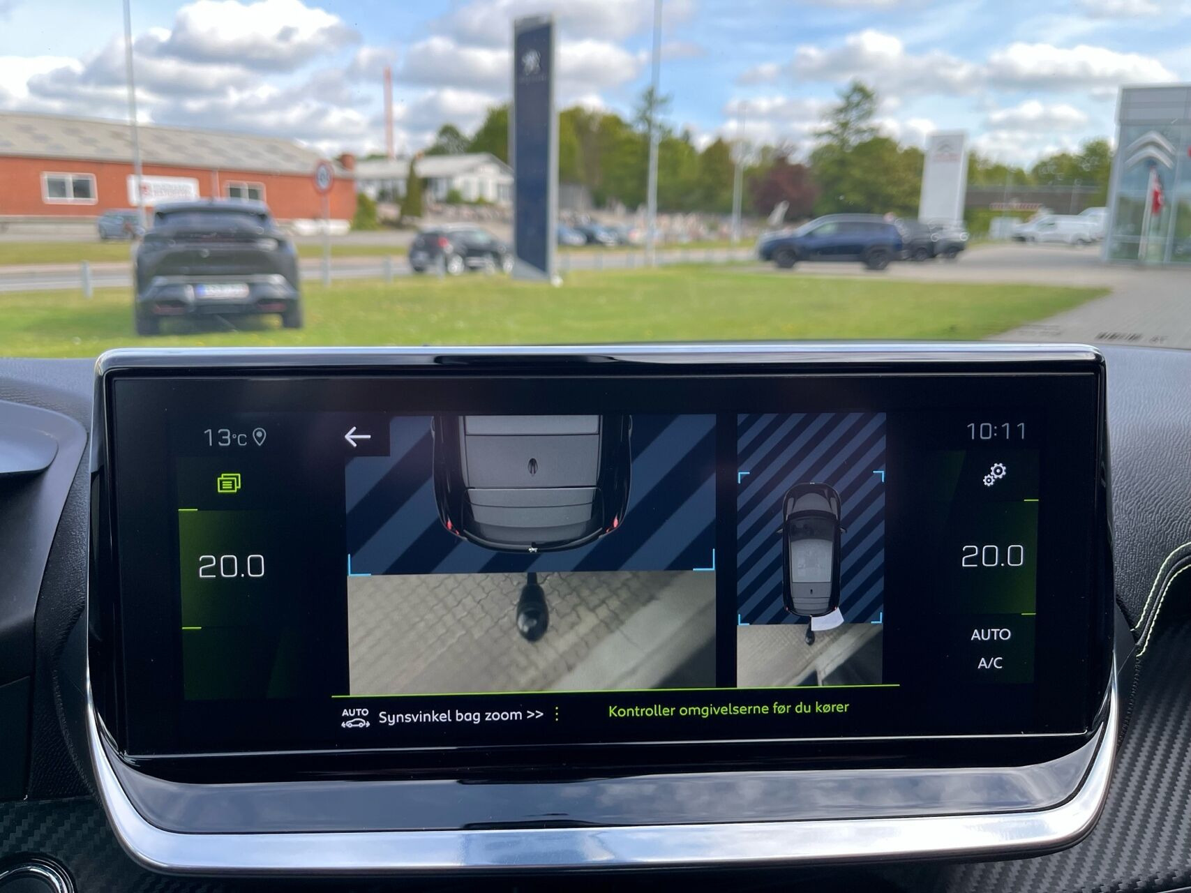 Grå Peugeot 208 fra 2019