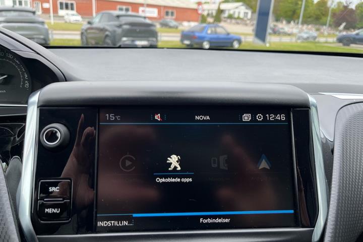 Grå Peugeot 208 fra 2019