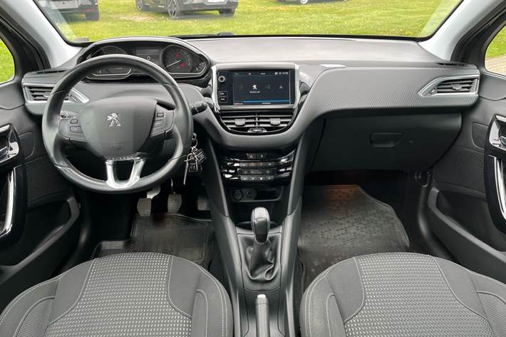 Grå Peugeot 208 fra 2019