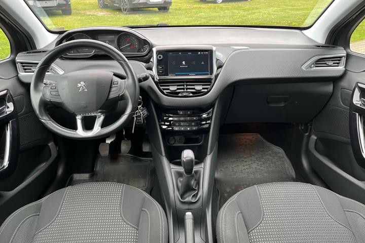 Grå Peugeot 208 fra 2019