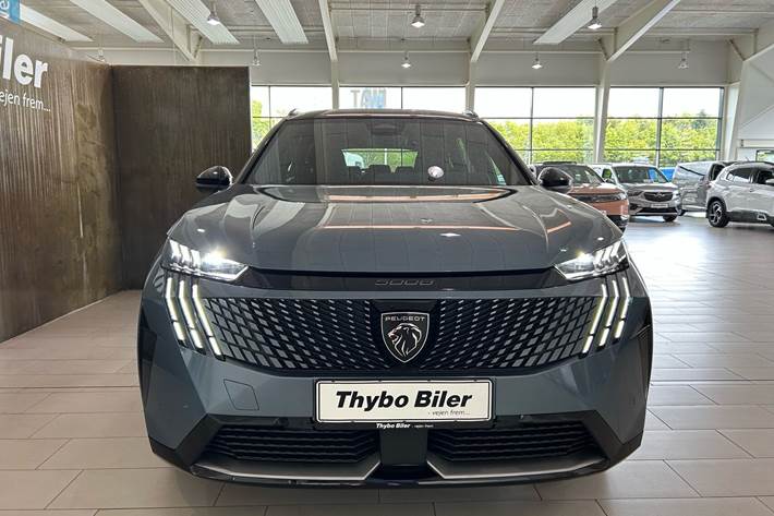 Blå Peugeot e-5008 fra 2024
