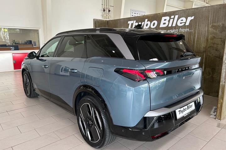 Blå Peugeot e-5008 fra 2024