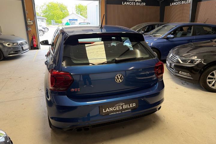 Blå VW Polo fra 2018
