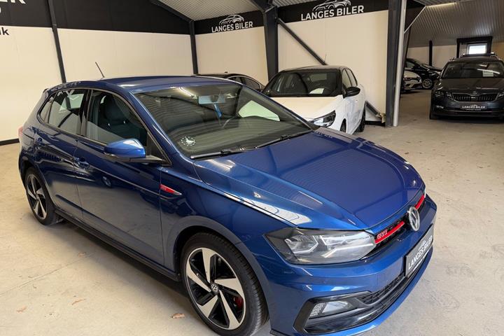 Blå VW Polo fra 2018