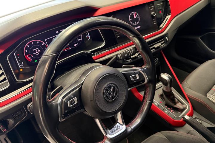 Blå VW Polo fra 2018