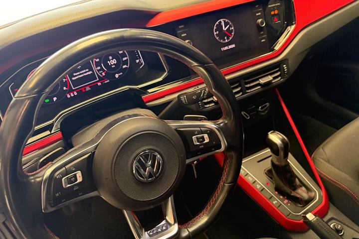 Blå VW Polo fra 2018
