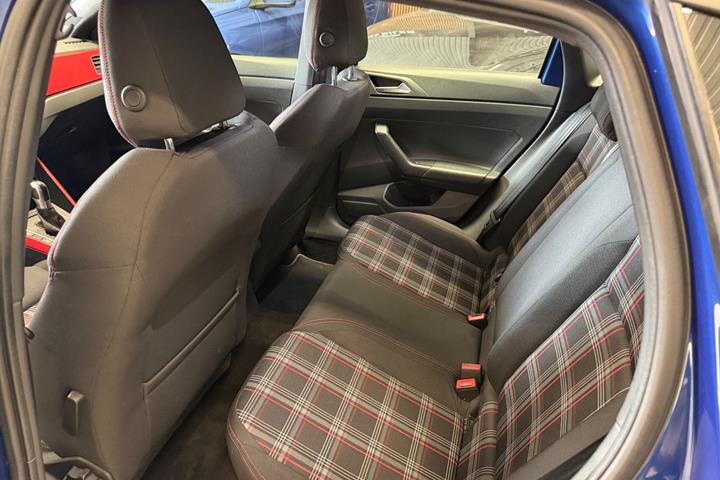 Blå VW Polo fra 2018