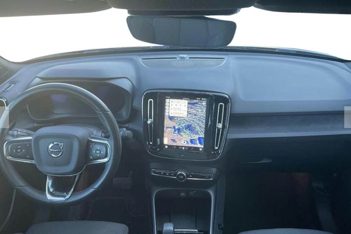Grå Volvo C40 fra 2023