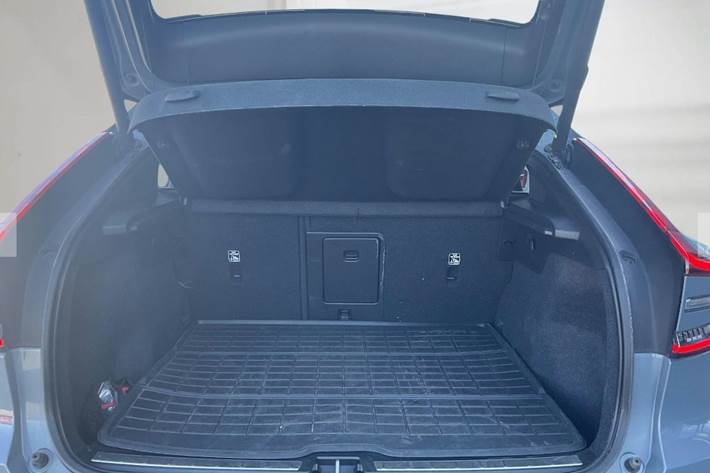 Grå Volvo C40 fra 2023