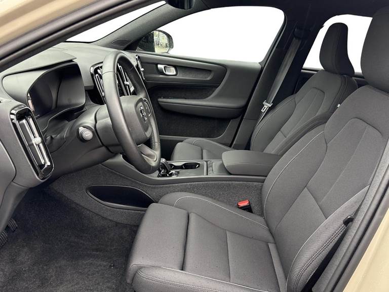 Volvo EX40 Standard Range Core