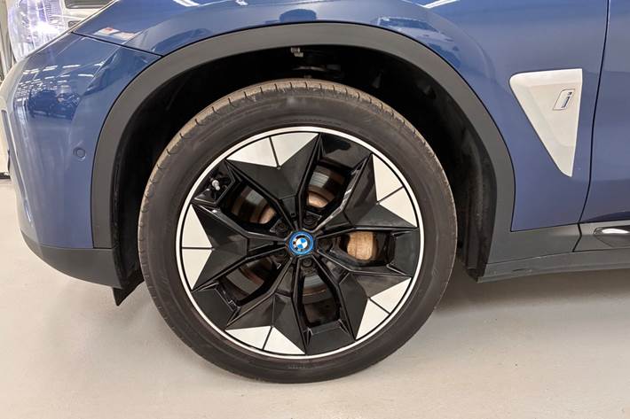 Blå BMW iX3 fra 2021