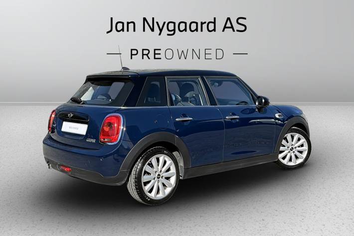 Blå Mini Cooper fra 2018