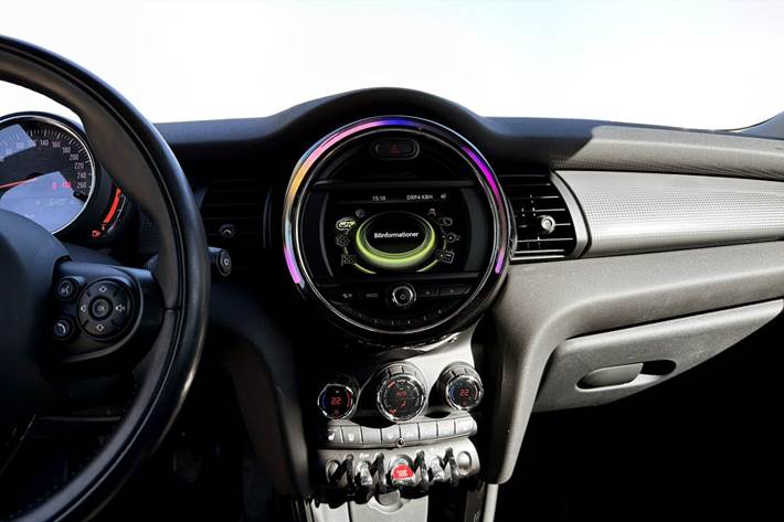 Blå Mini Cooper fra 2018