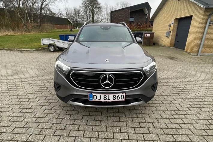 Grå Mercedes EQB250 fra 2022