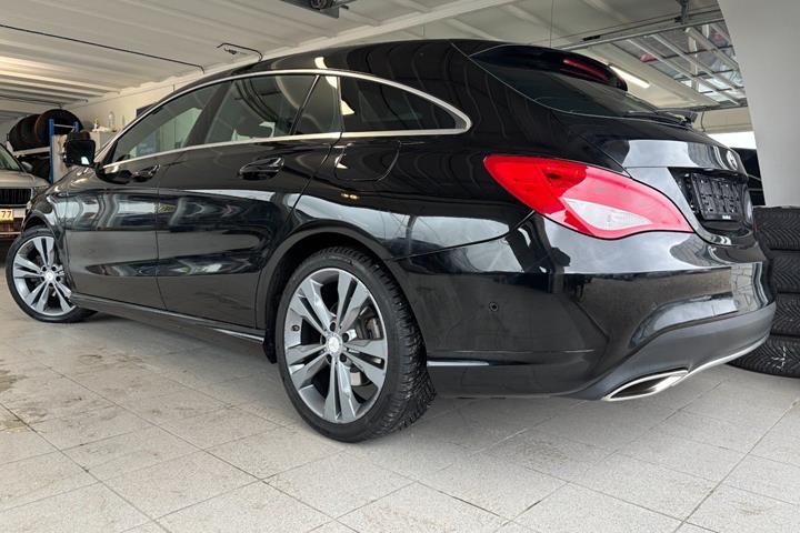 Sort Mercedes CLA200 fra 2017