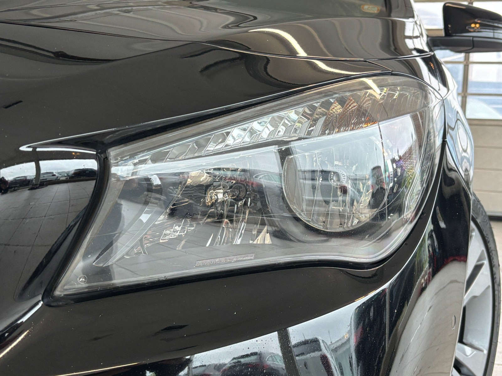 Sort Mercedes CLA200 fra 2017
