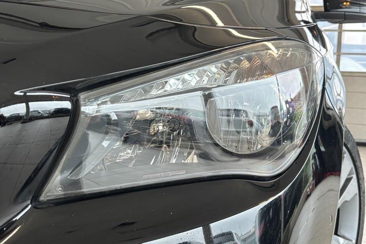 Sort Mercedes CLA200 fra 2017