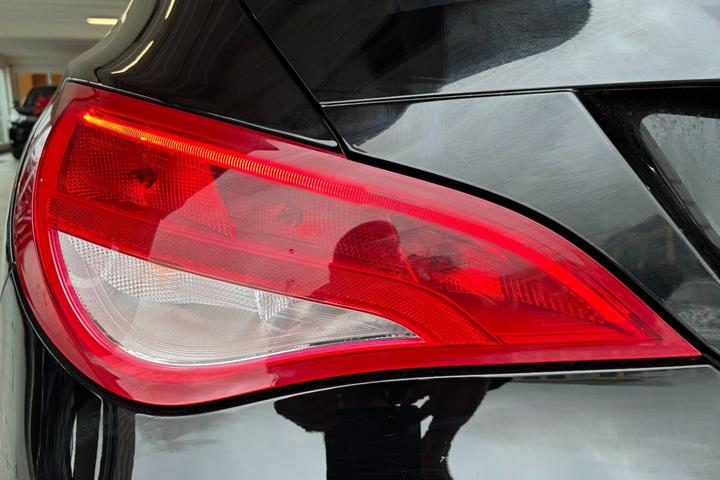 Sort Mercedes CLA200 fra 2017