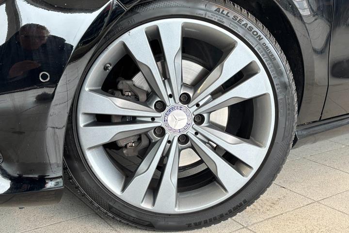 Sort Mercedes CLA200 fra 2017