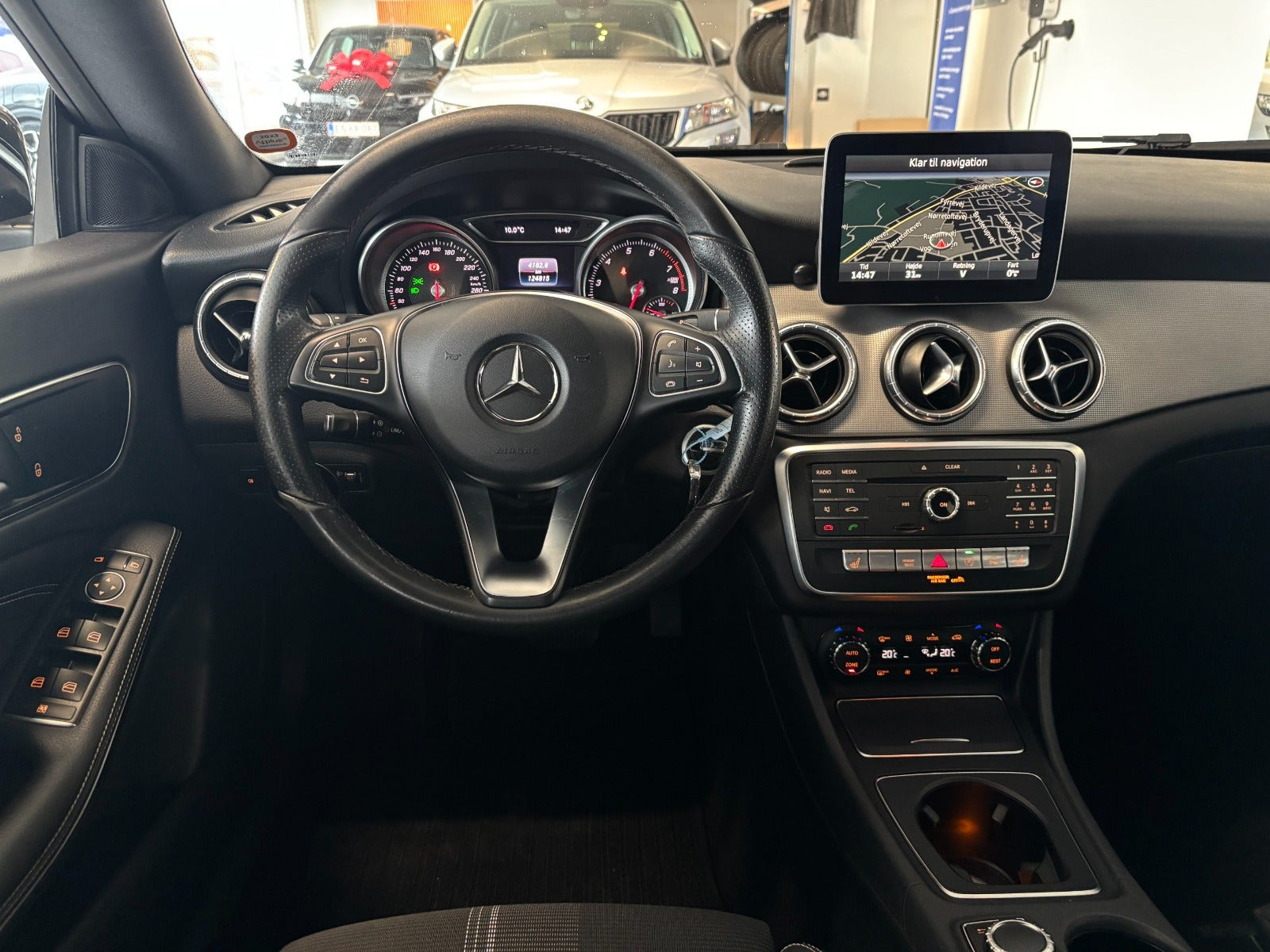 Sort Mercedes CLA200 fra 2017