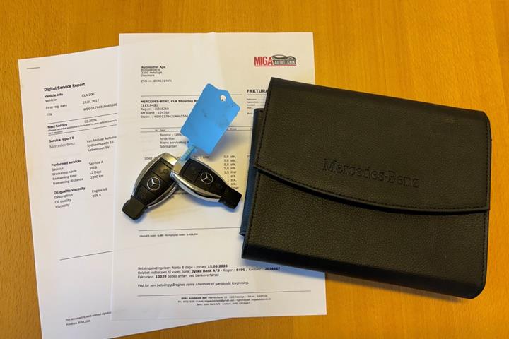 Sort Mercedes CLA200 fra 2017