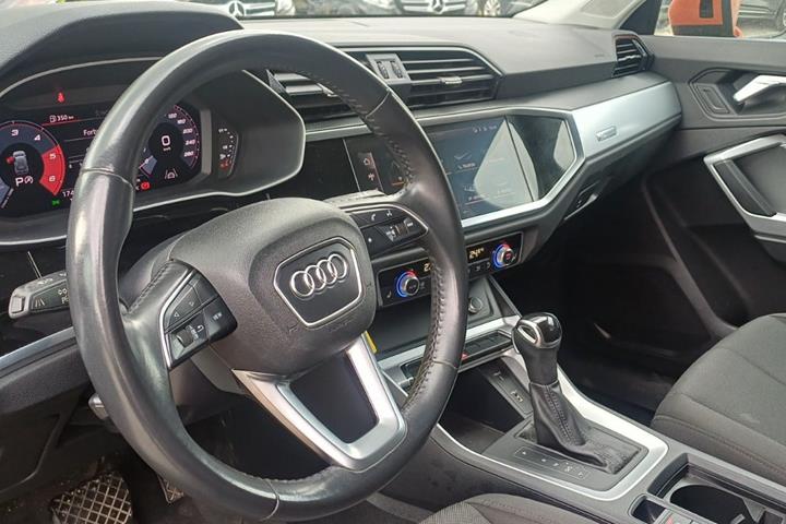 Orange Audi Q3 fra 2020