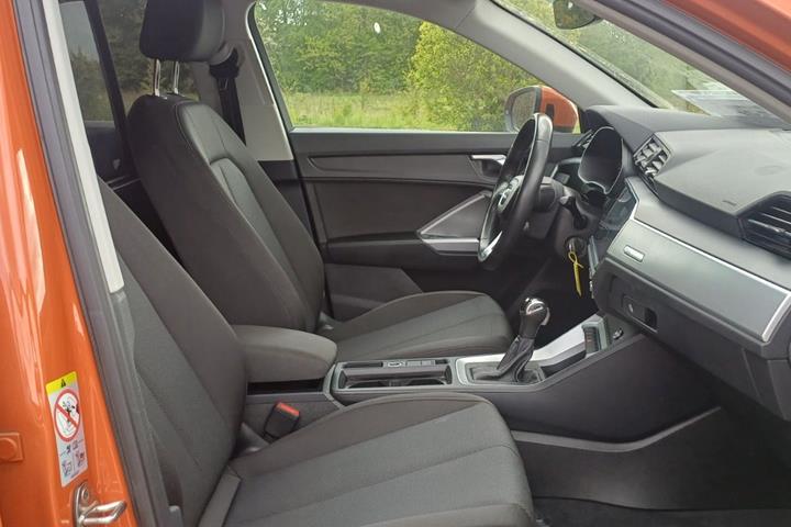 Orange Audi Q3 fra 2020