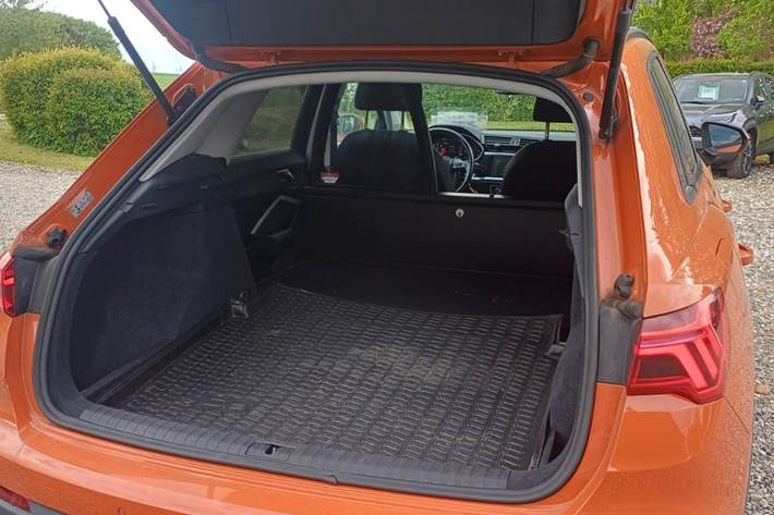 Orange Audi Q3 fra 2020