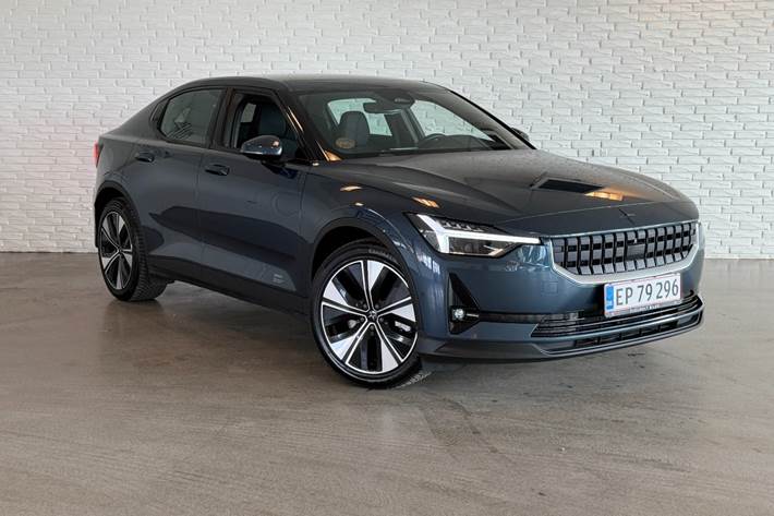 Blå Polestar 2 fra 2023 set udefra