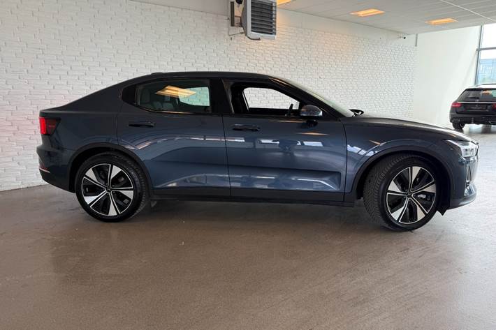 Blå Polestar 2 fra 2023