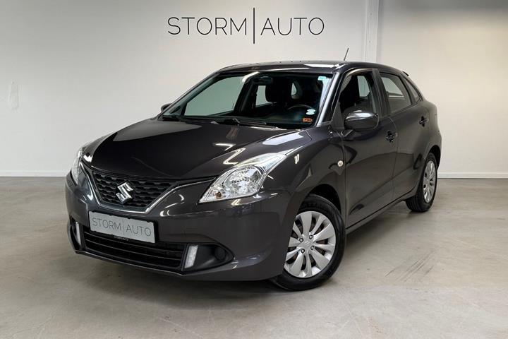 Grå Suzuki Baleno fra 2018 set udefra