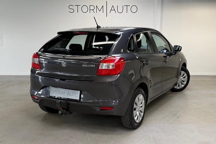 Grå Suzuki Baleno fra 2018