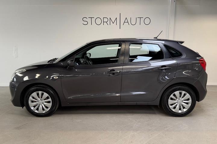 Grå Suzuki Baleno fra 2018