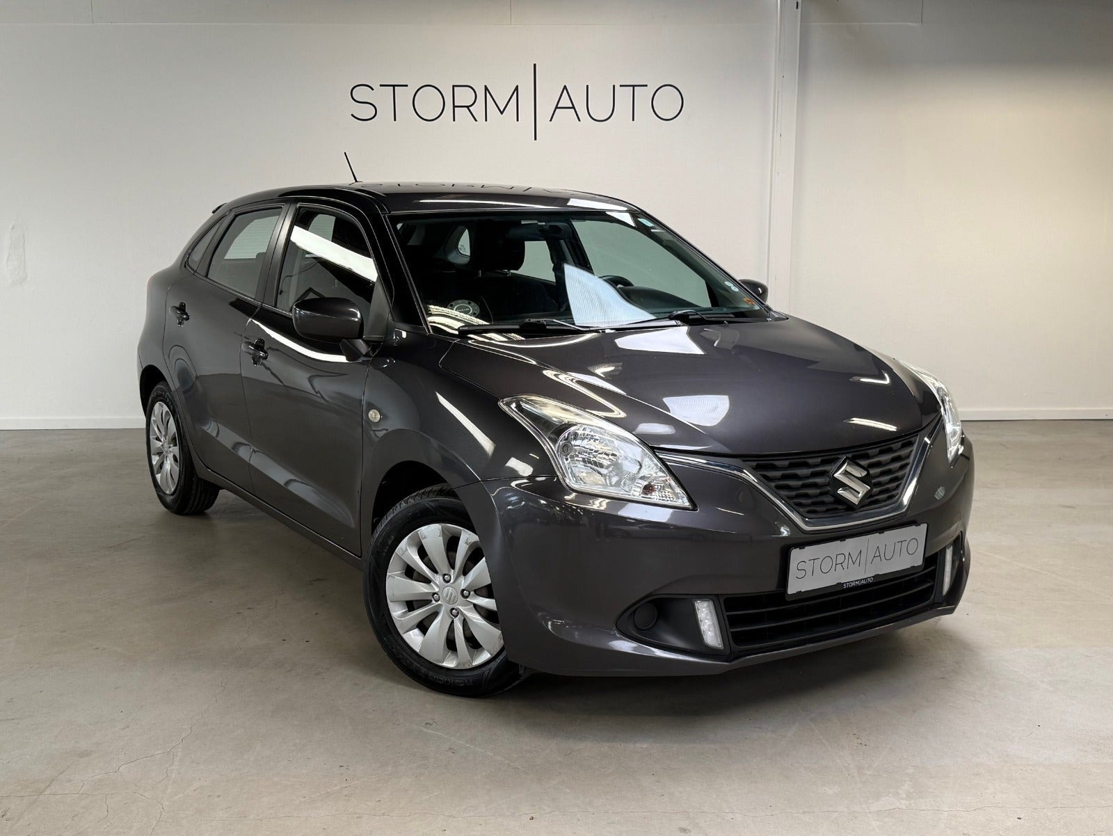 Grå Suzuki Baleno fra 2018