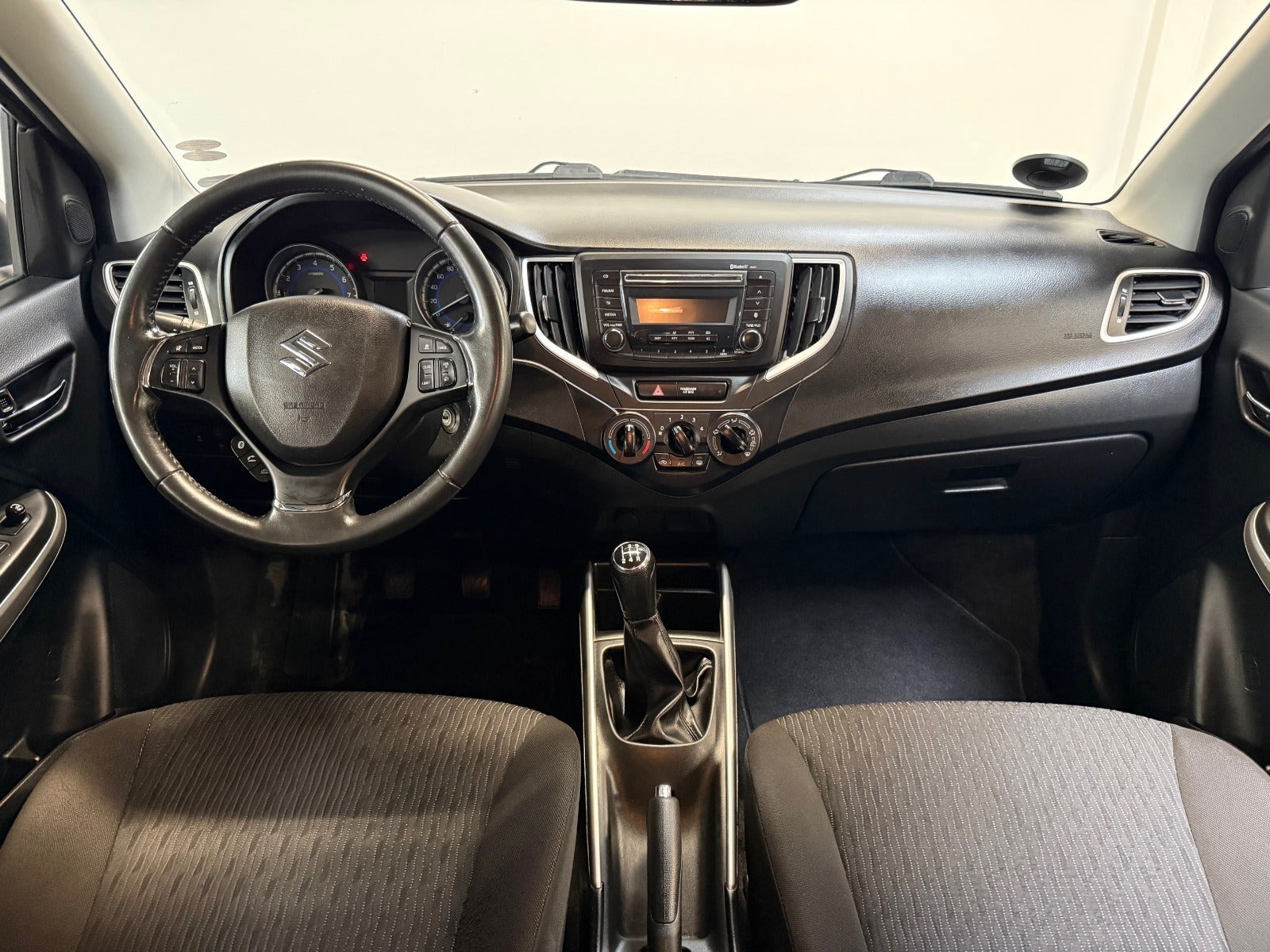 Grå Suzuki Baleno fra 2018