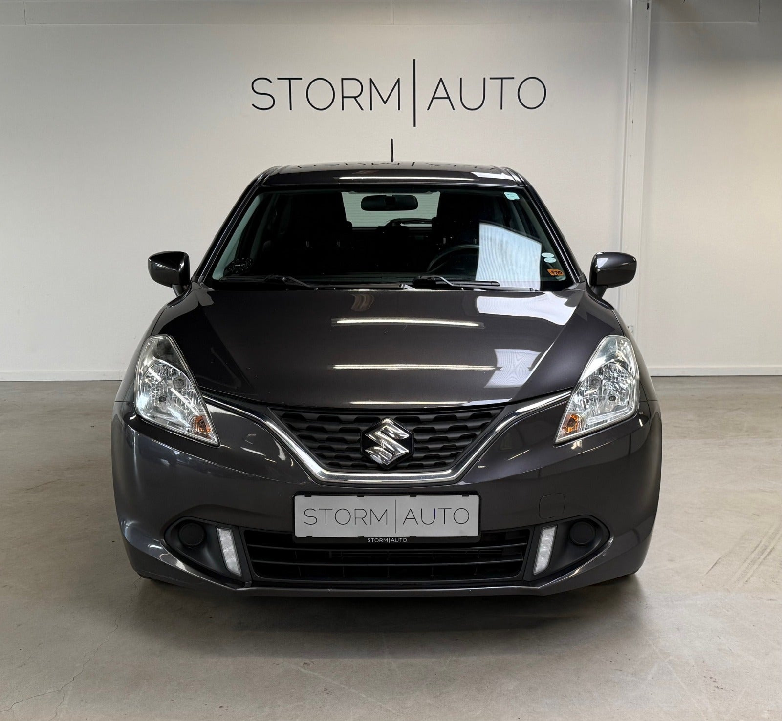 Grå Suzuki Baleno fra 2018